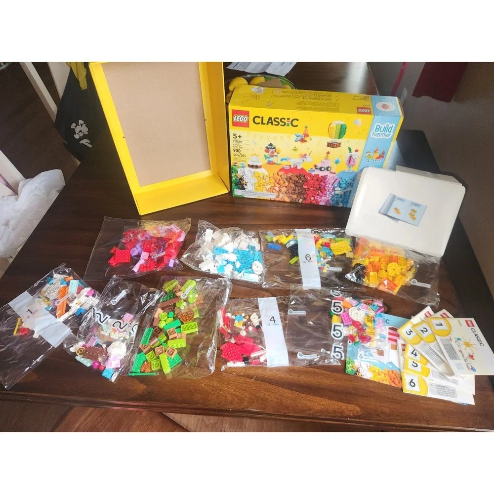 LEGO CLASSIC: Creative Party Box 11029 *New* Sealed bags* Read info. Retired!